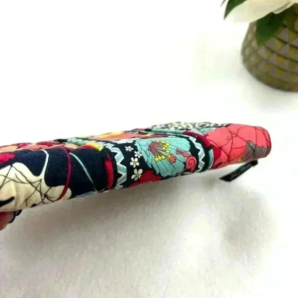 Vera Bradley Bright Floral Snail Print Quilted Cotton Wrap Round Zip Long Wallet - Picture 12 of 14